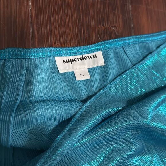 NWT - Super Down Bllmue Shiny Skirt - Sarong - Wrap - Size Small - Tie Closure - Picture 3 of 3